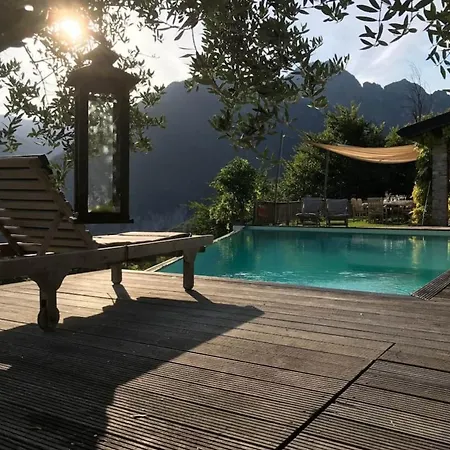 فيلة Rustico Mit Solarbeheiztem Infinity- Pool, Panoramablick & 4 Schlafzimmern Pieve (Lombardy)