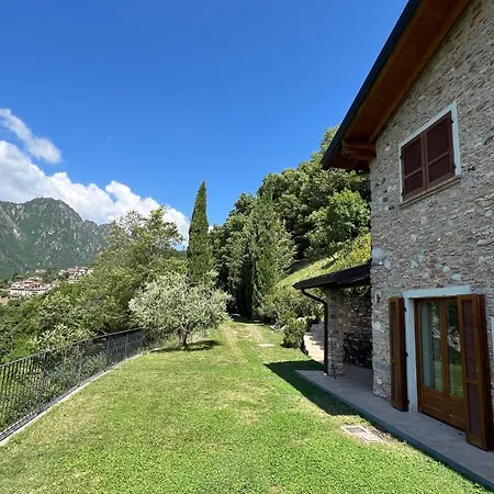 Rustico Mit Solarbeheiztem Infinity- Pool, Panoramablick & 4 Schlafzimmern Pieve (Lombardy)