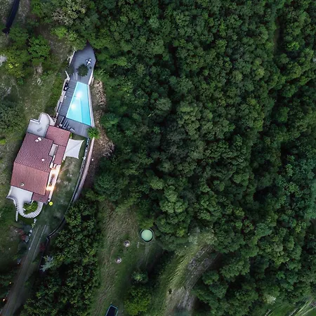 Rustico Mit Solarbeheiztem Infinity- Pool, Panoramablick & 4 Schlafzimmern Villa Pieve (Lombardy)