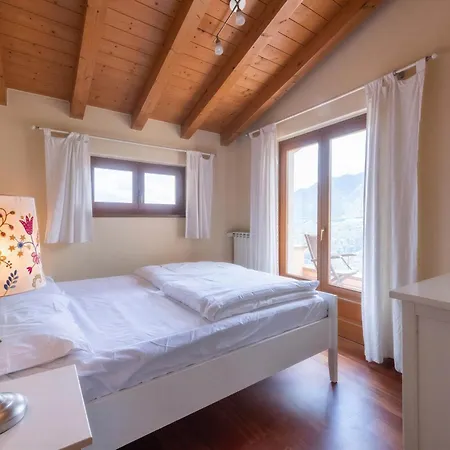 Rustico Mit Solarbeheiztem Infinity- Pool, Panoramablick & 4 Schlafzimmern * Pieve (Lombardy)