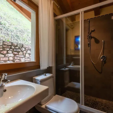 Villa Rustico Mit Solarbeheiztem Infinity- Pool, Panoramablick & 4 Schlafzimmern Pieve (Lombardy)