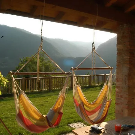 Rustico Mit Solarbeheiztem Infinity- Pool, Panoramablick & 4 Schlafzimmern Villa Pieve (Lombardy)