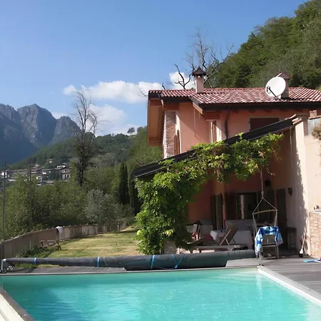 Rustico Mit Solarbeheiztem Infinity- Pool, Panoramablick & 4 Schlafzimmern Villa Pieve (Lombardy)